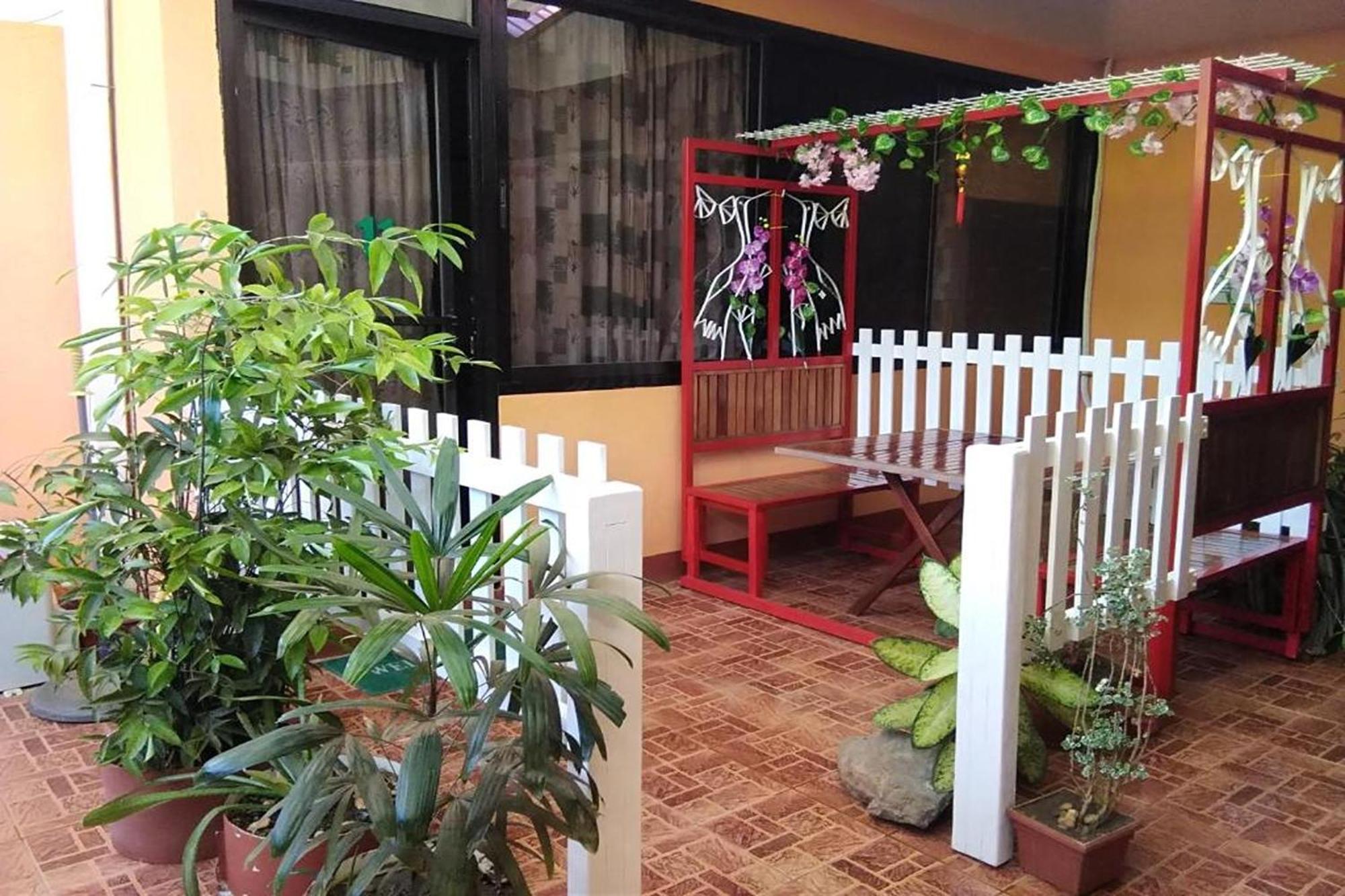 Citadel Bed And Breakfast Puerto Princesa Esterno foto