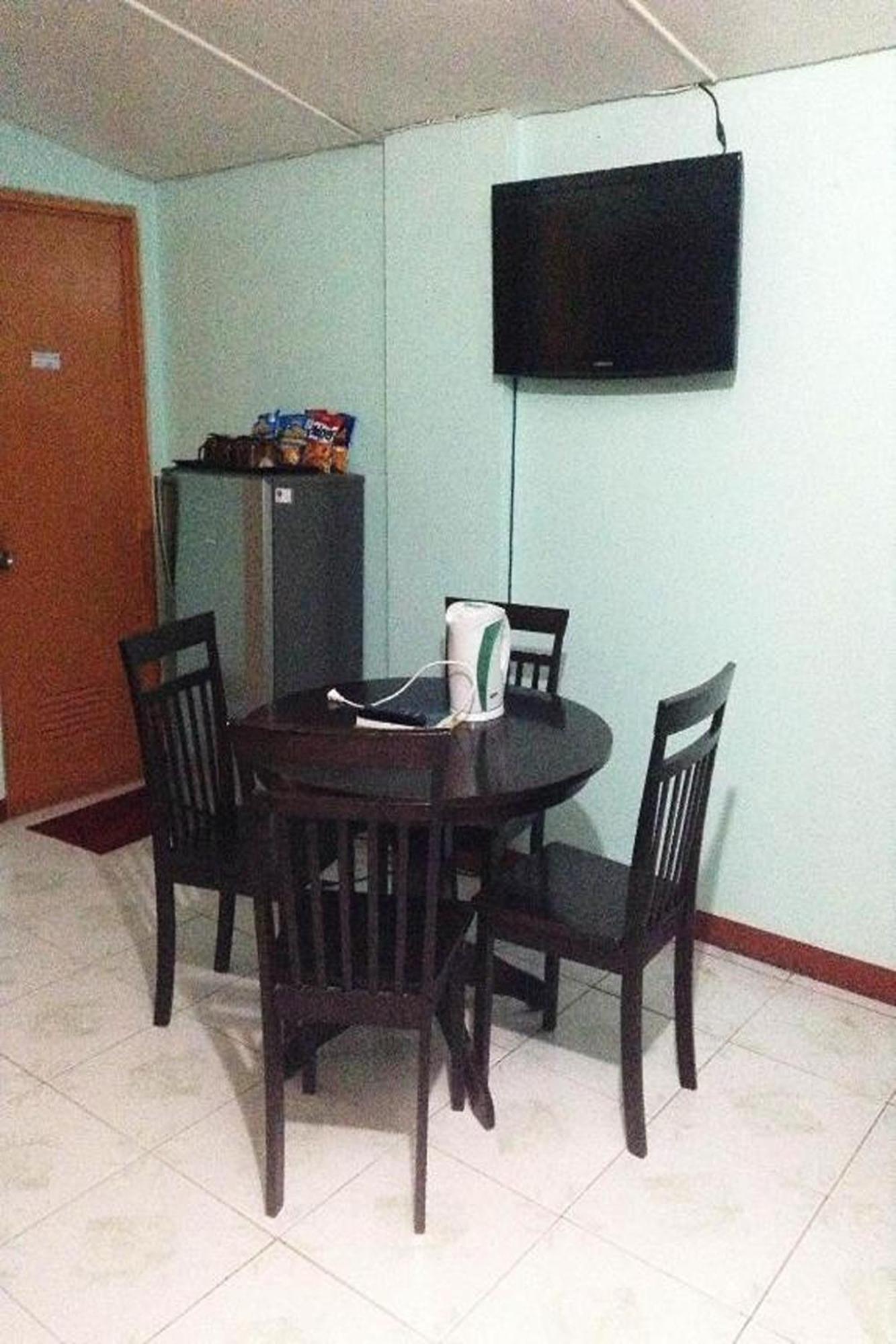 Citadel Bed And Breakfast Puerto Princesa Esterno foto