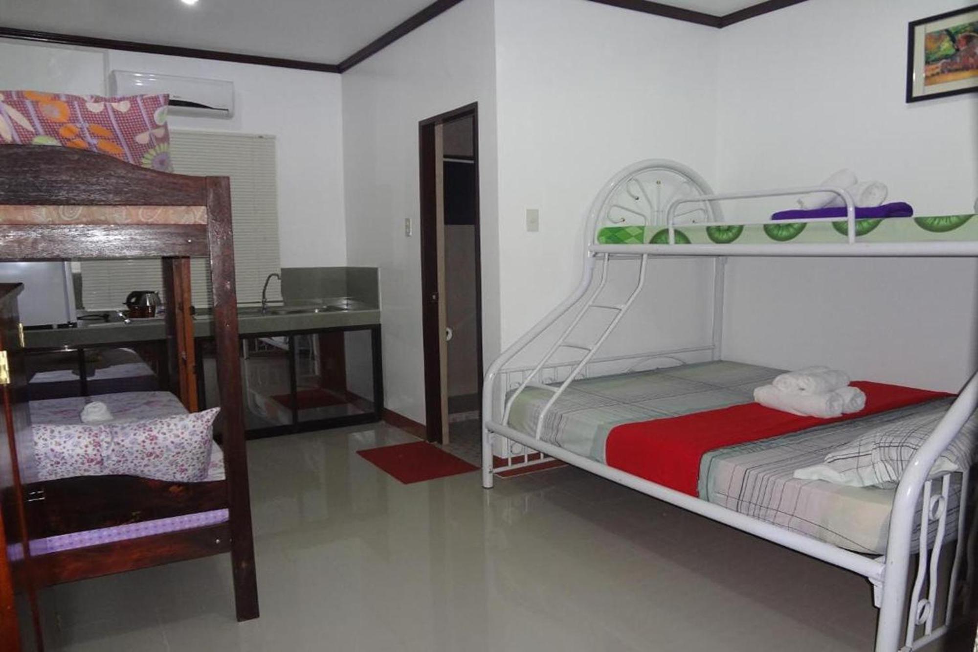Citadel Bed And Breakfast Puerto Princesa Esterno foto