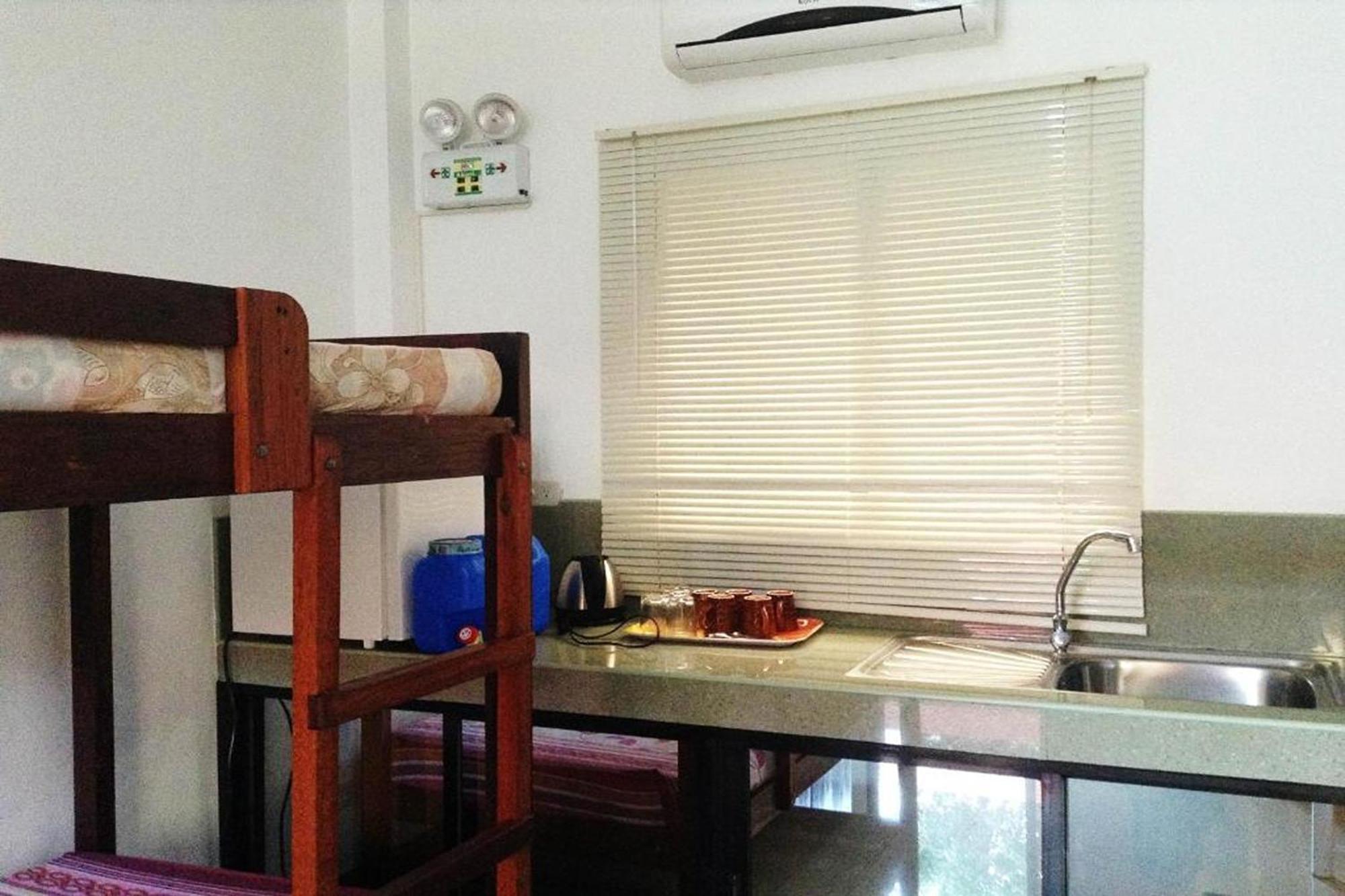 Citadel Bed And Breakfast Puerto Princesa Esterno foto