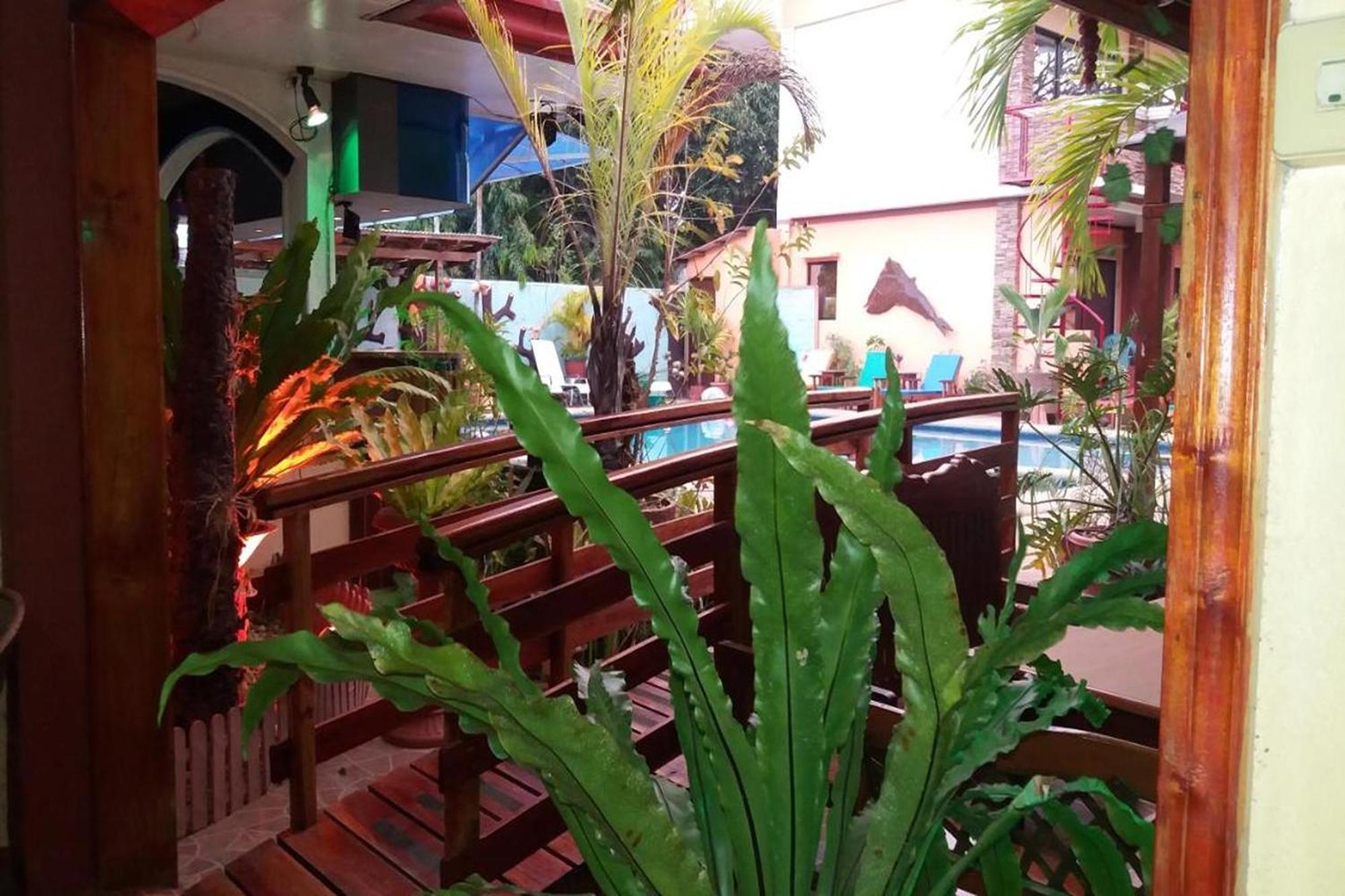 Citadel Bed And Breakfast Puerto Princesa Esterno foto