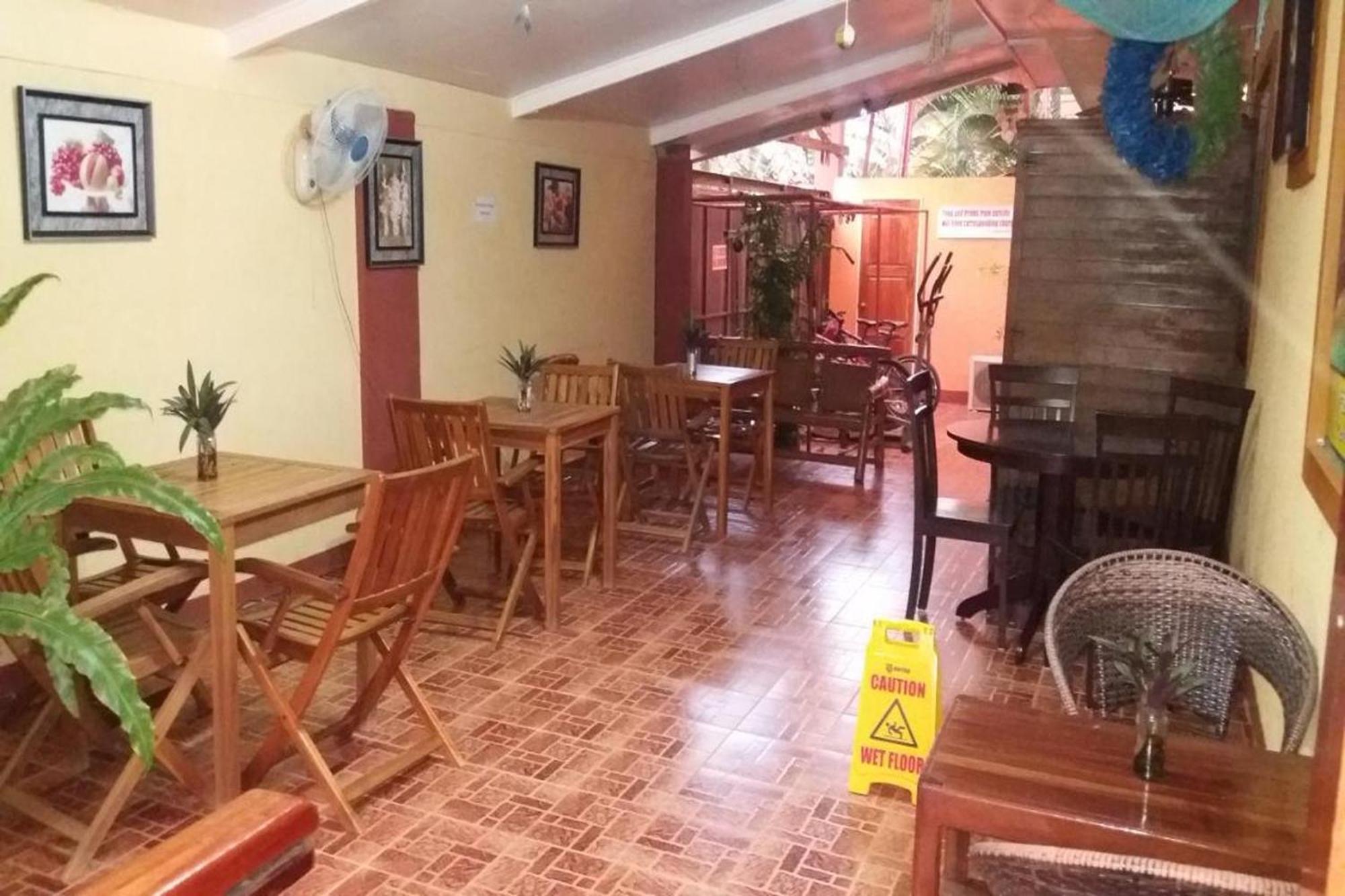 Citadel Bed And Breakfast Puerto Princesa Esterno foto